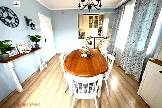Етаж от къща в Русе, Хъшове
