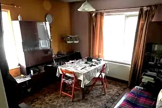 Етаж от къща в Русе, Родина 1