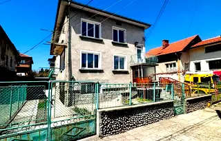 Етаж от къща в София, Самоков