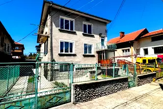 Етаж от къща в София, Самоков