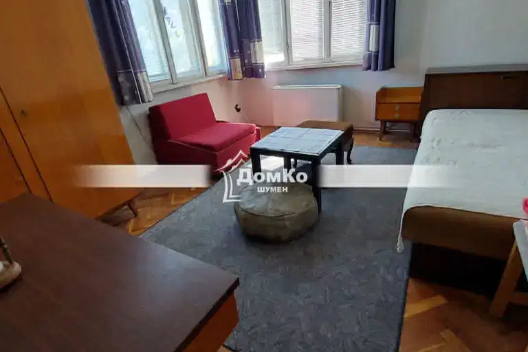 Етаж от къща в Шумен, Добруджански