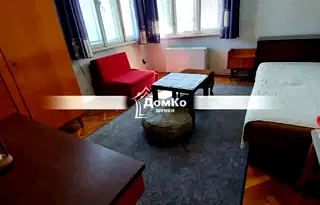 Етаж от къща в Шумен, Добруджански