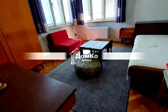 Етаж от къща в Шумен, Добруджански
