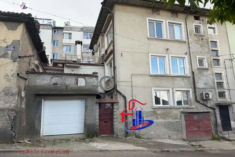 Floor of House in Shumen, Kurshun Cheshma