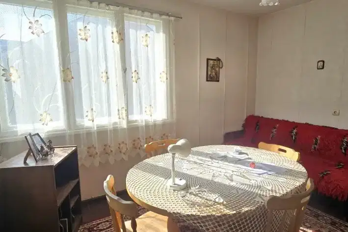 Етаж от къща в Шумен, Военно училище