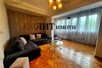Етаж от къща в София, Изток