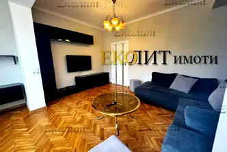 Етаж от къща в София, Изток