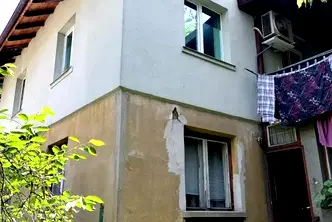 Етаж от къща в София, Красна поляна 1