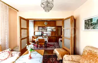 Етаж от къща в София, Левски