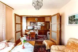 Етаж от къща в София, Левски