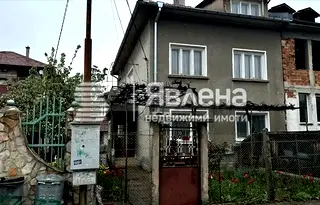 Етаж от къща в София, Левски