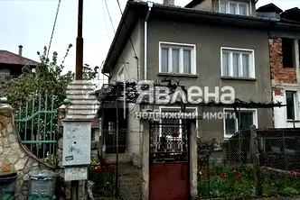 Етаж от къща в София, Левски