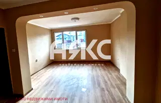 Етаж от къща в София, Левски