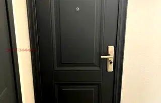 Етаж от къща в София, Левски