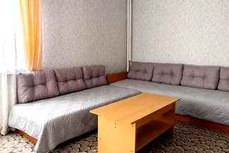 Етаж от къща в София, Левски