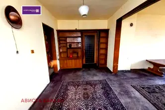 Етаж от къща в София, Орландовци