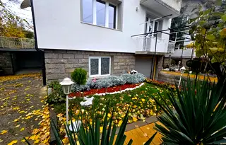 Етаж от къща в София, Орландовци