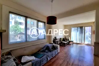 Етаж от къща в София, Триъгълника