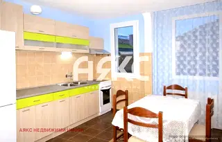 Етаж от къща в София, Враждебна