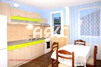 Етаж от къща в София, Враждебна