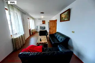 Етаж от къща във Варна, Бриз
