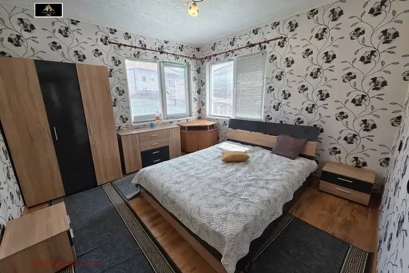 Floor of House in Oblast Pazardjik, Велин