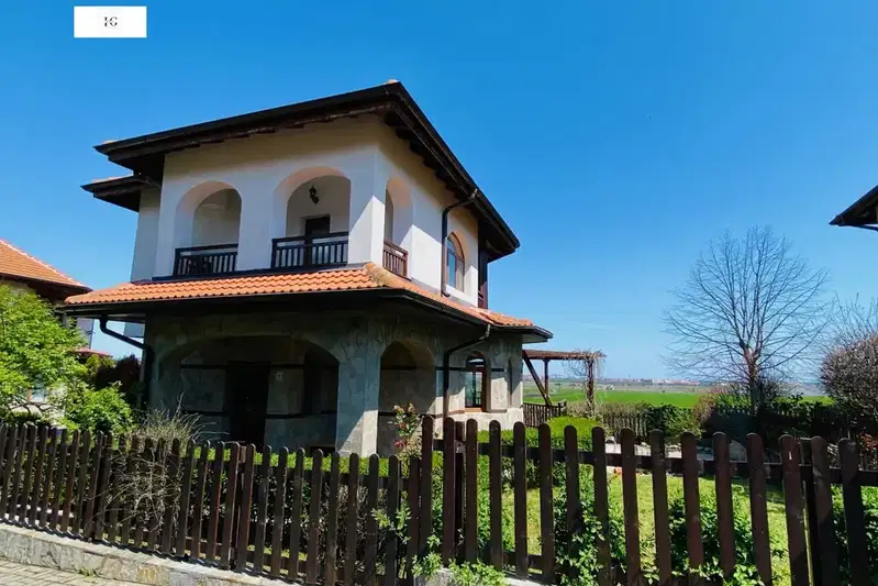 Къща в Бургас, Ахелой