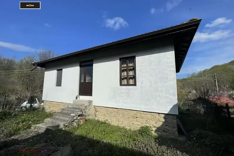 House in Oblast Lovech, Aprilci