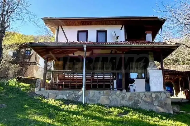 House in Oblast Lovech, Aprilci