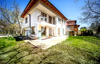Къща в Банкя