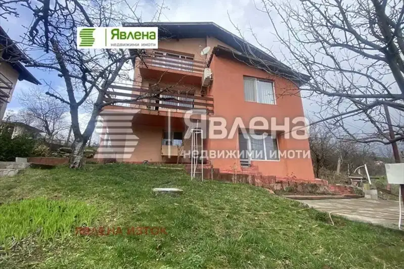 Three-storey house with garage and panoramic view in Bankya