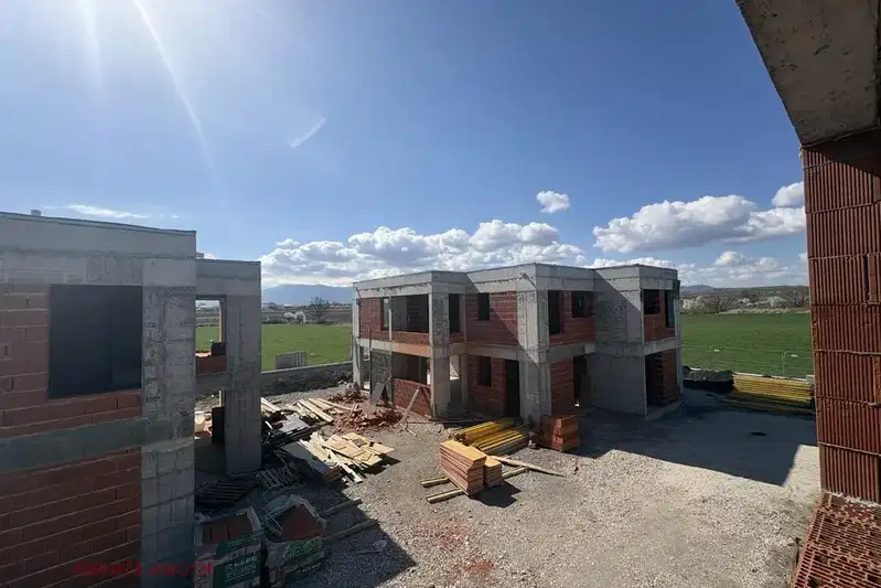 House in област София, Bojurishte