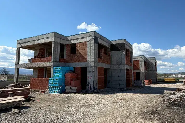 House in област София, Bojurishte