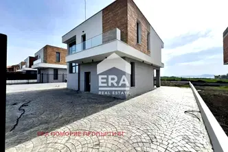 Къща в Бургас, Сарафово