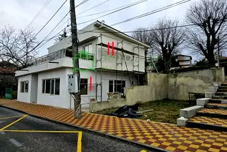Къща във Варна, Бяла