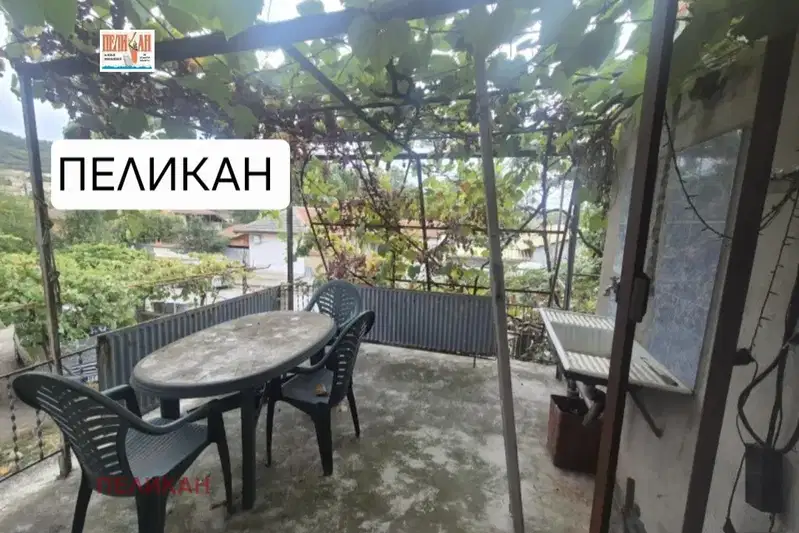 Two-storey house with garage in Debelets, Veliko Tarnovo region