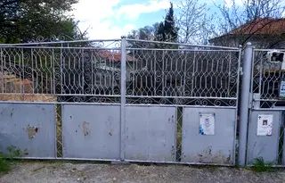 Къща във Варна, Девня