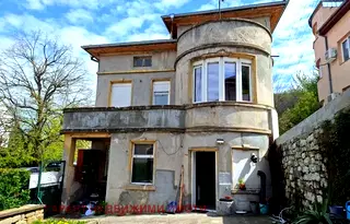 Къща в Габрово, Център