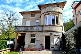 Къща в Габрово, Център
