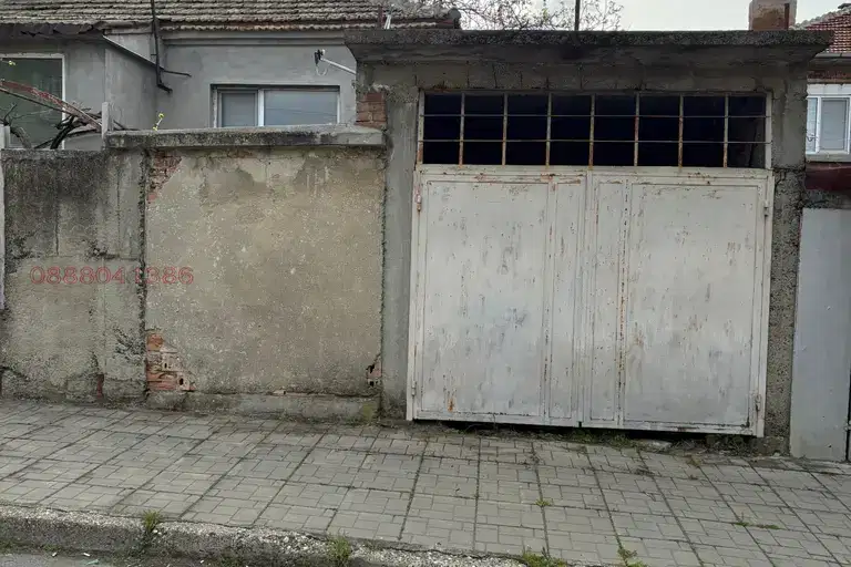 Къща в Бургас, Карнобат