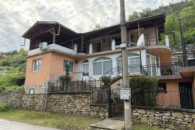 House in Lovech, Drystene