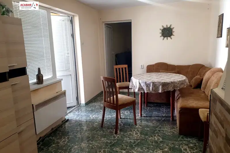 House in Lovech, Mladost