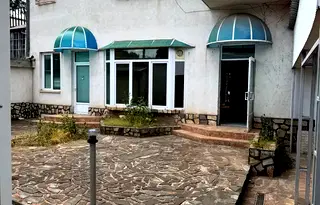 Къща в Ловеч, Широк център