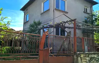Къща в Ловеч, Луковит