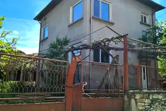 Къща в Ловеч, Луковит