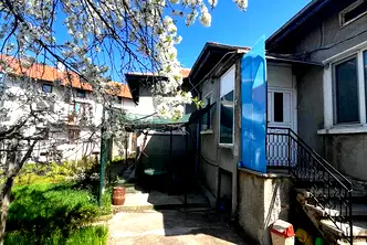 Къща в Нови Искър