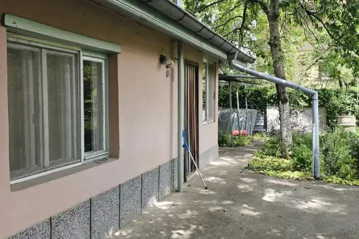 Къща в Нови Искър