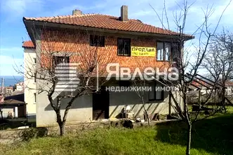 Къща в Бургас, Обзор