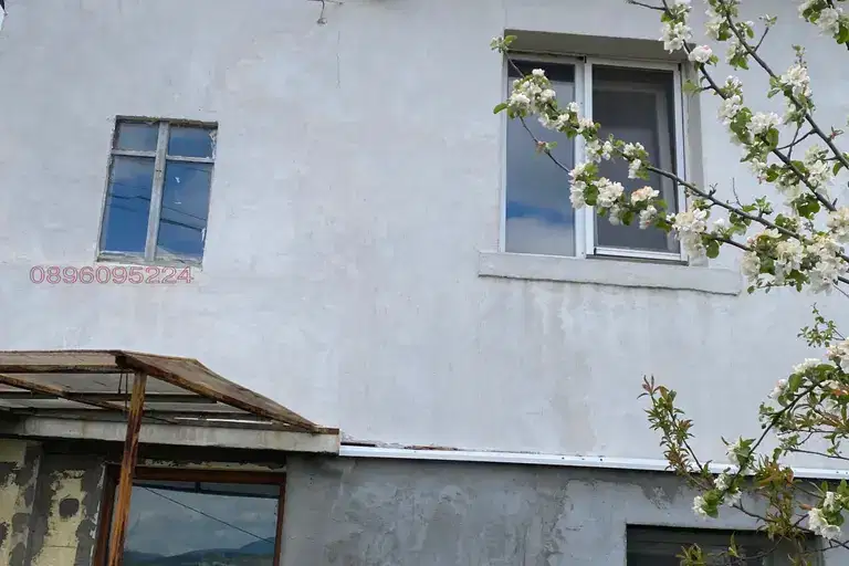Къща в Перник, Бела вода