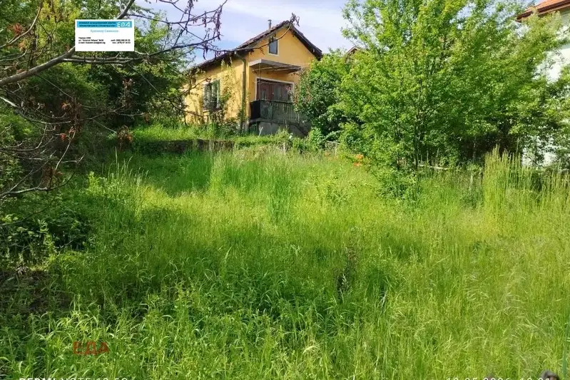 Къща в Перник, Център